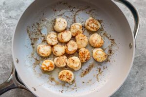 searing scallops in a skillet