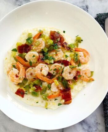 garlic cheese grits with shrimp and bacon