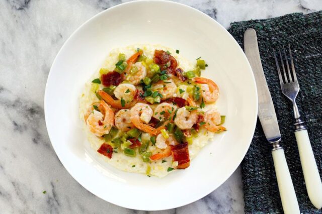 garlic cheese grits with shrimp and bacon