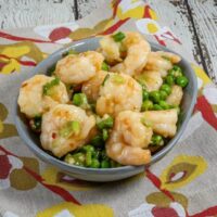 Shrimp and peas with green onions and garlic.