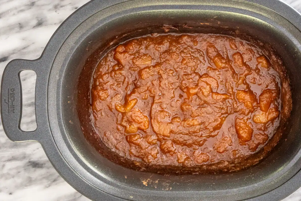 Cooked apples in the slow cooker