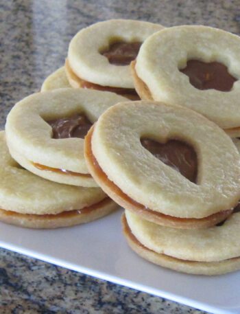 sugar cookies with dulce de leche filling