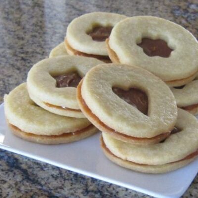 sugar cookies with dulce de leche filling