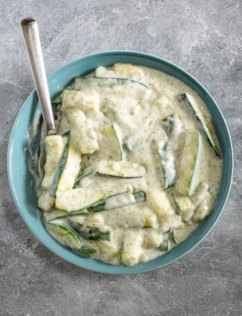 zucchini in sour cream sauce with dill